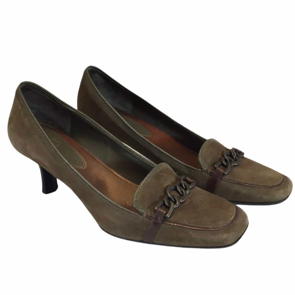 Women's Suede Chain-Trim Low Heel Pumps - Olive